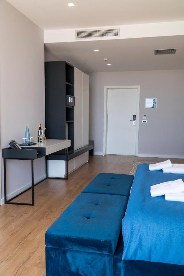 Deluxe Suite with Terrace and Sea View