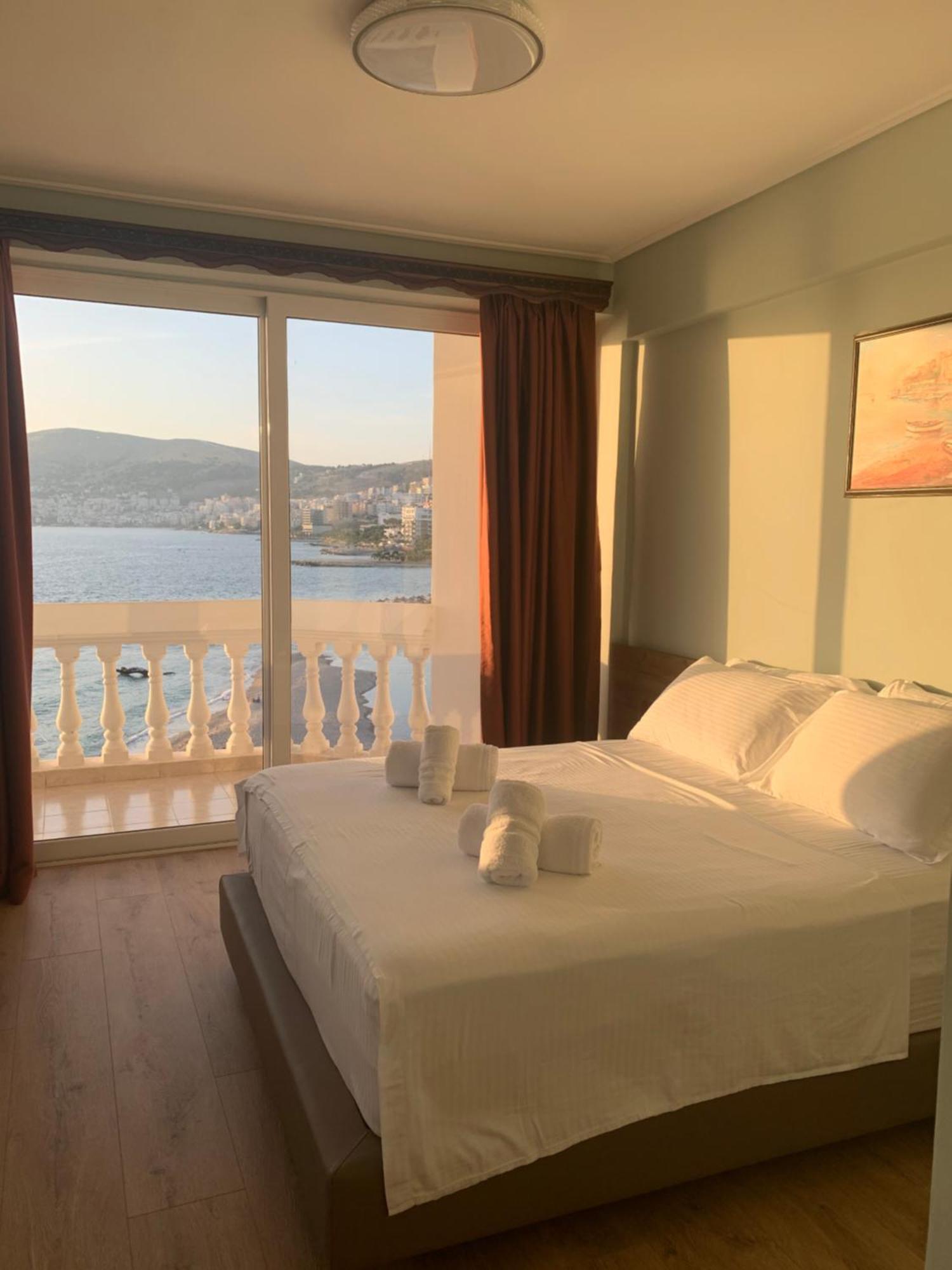Camera Tripla Superior con Vista Mare