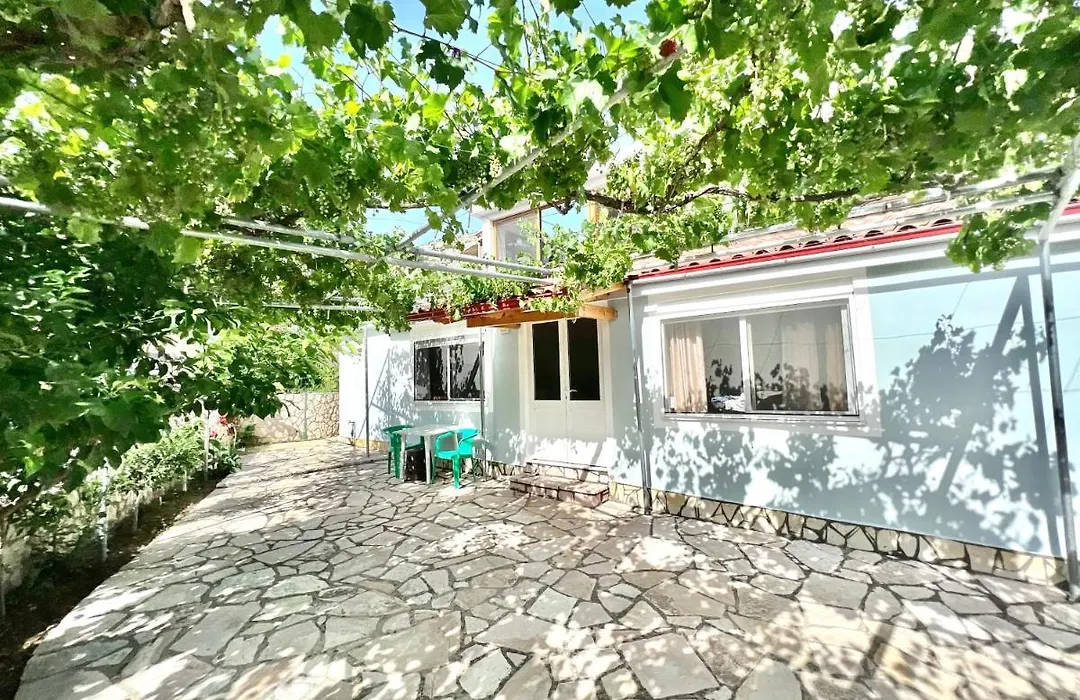 Coral Guesthouse Sarande-1
