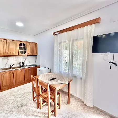 Coral Guesthouse Sarande-3