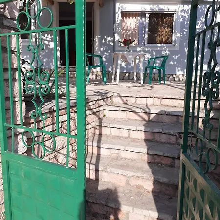 Coral Guesthouse Sarande-2